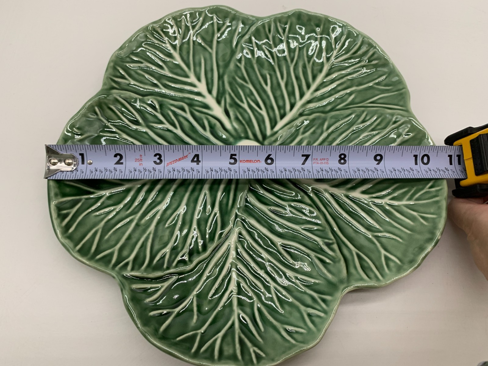 Cracker Barrel Ceramic 10in Cabbage Leaf Plate AA02B23030