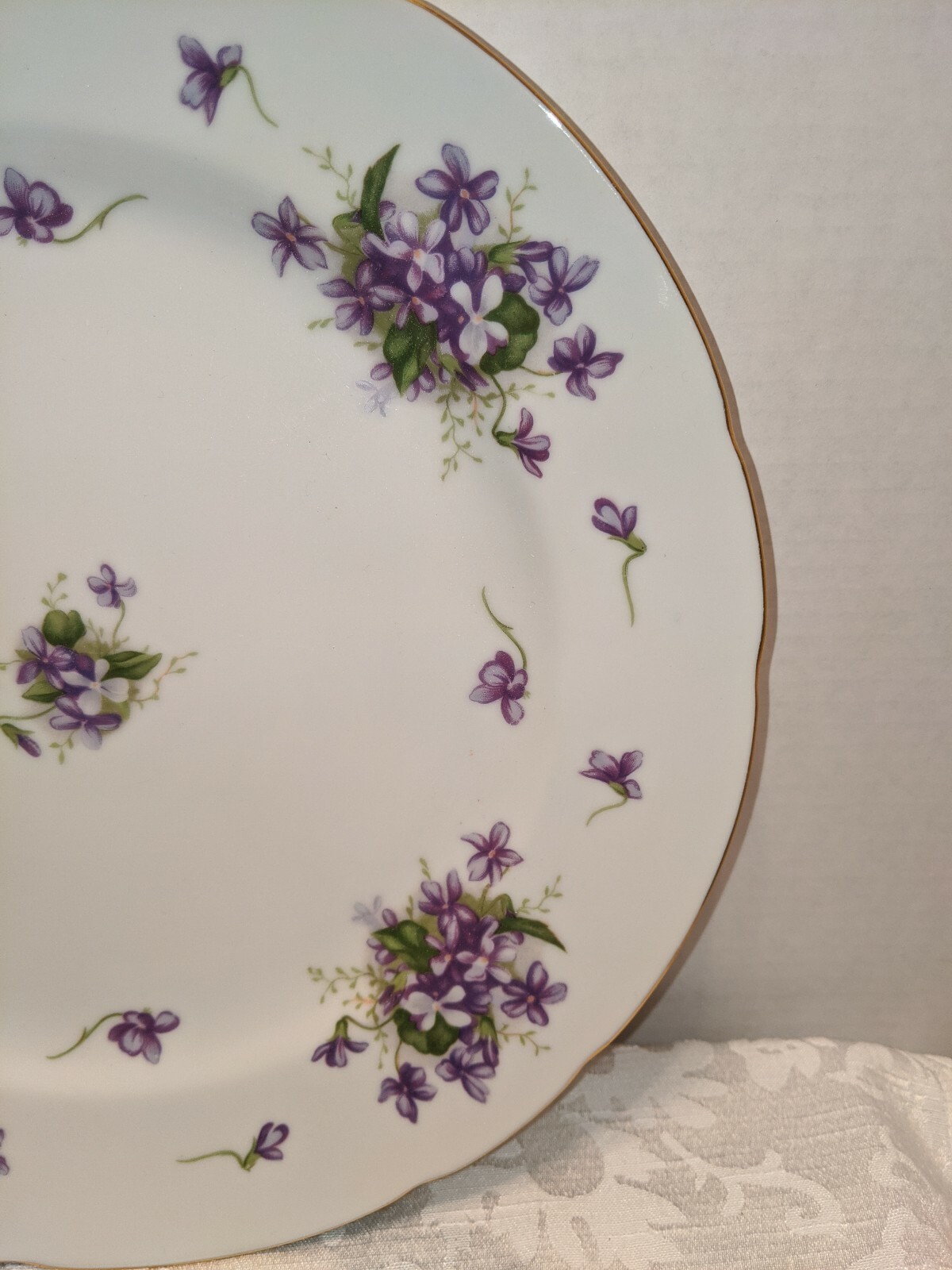 Rossetti Spring Violet 12″ Round Serving Platter w/Gold Rim