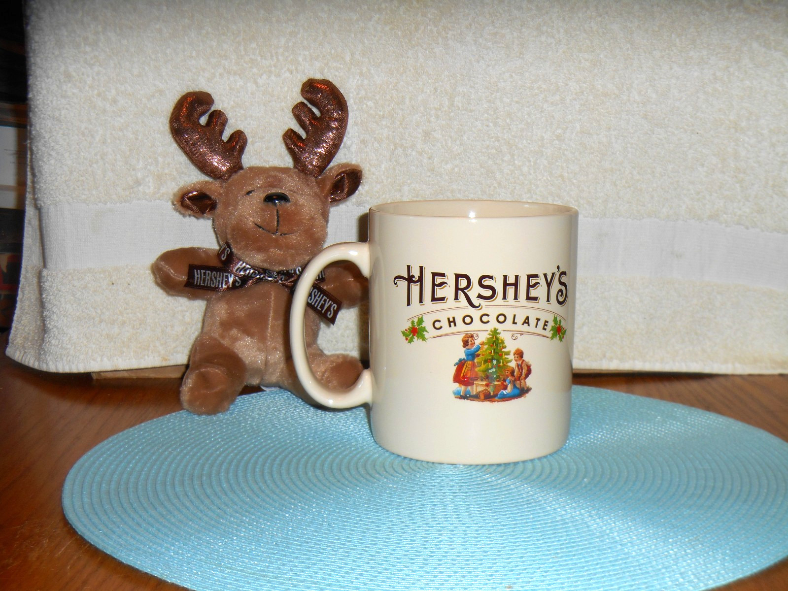 Hershey’s Chocolate Jumbo 28 oz Cocoa Coffee Christmas Mug + Plush Reindeer New
