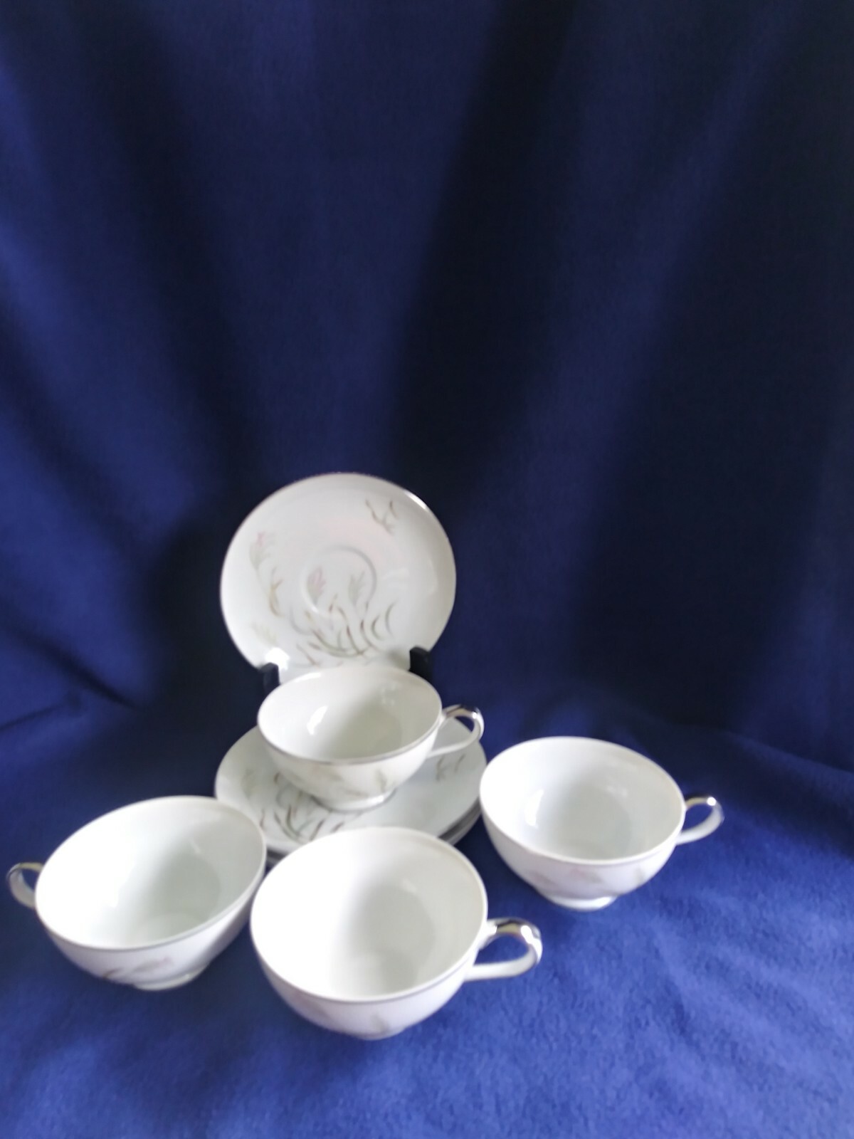 NORCREST AUTUMN BREEZE WHEAT PATTERN 4 FOOTED COFFEE CUPS  2 1/8″ & SAUCERS 6 IN