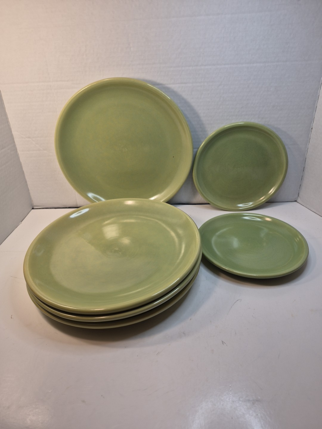 La Solana Pottery Sage Green (4) Dinner Plates, 10″ & 2 Saucers 7″ B239