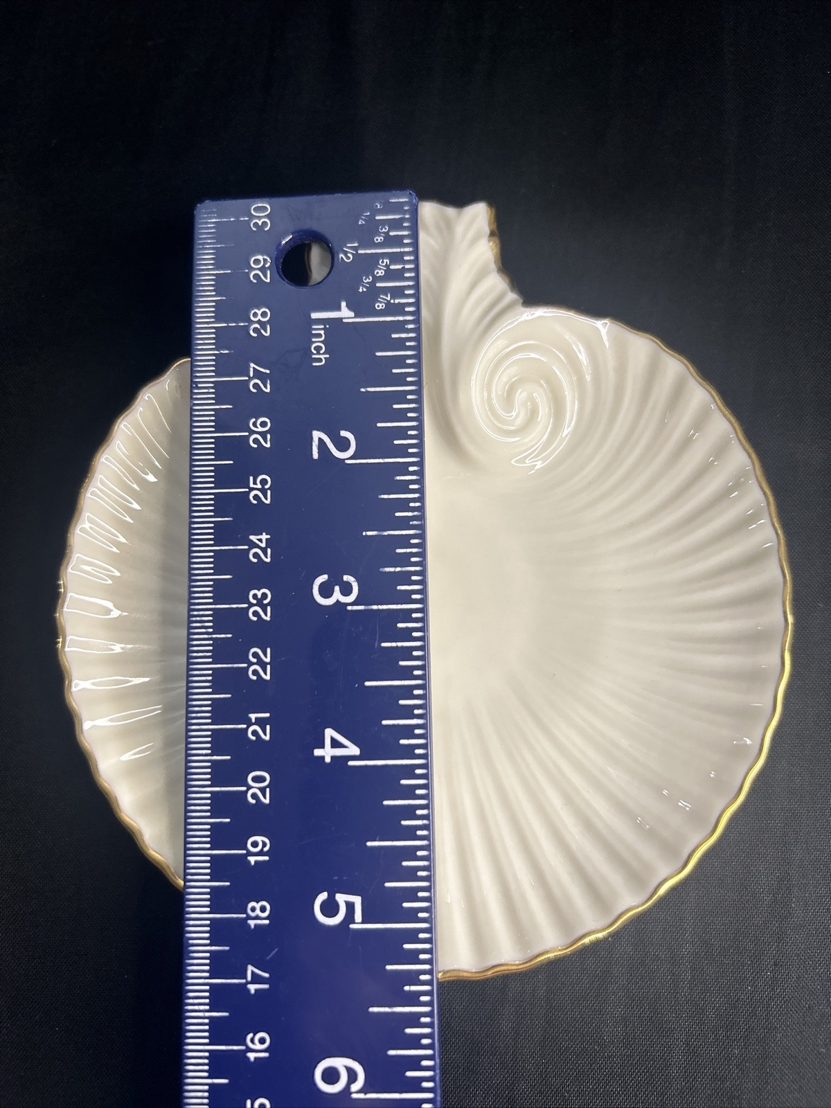 Lenox- Gold Trim AEGEAN Collection Medium Shell Dish 5 1/2 inches