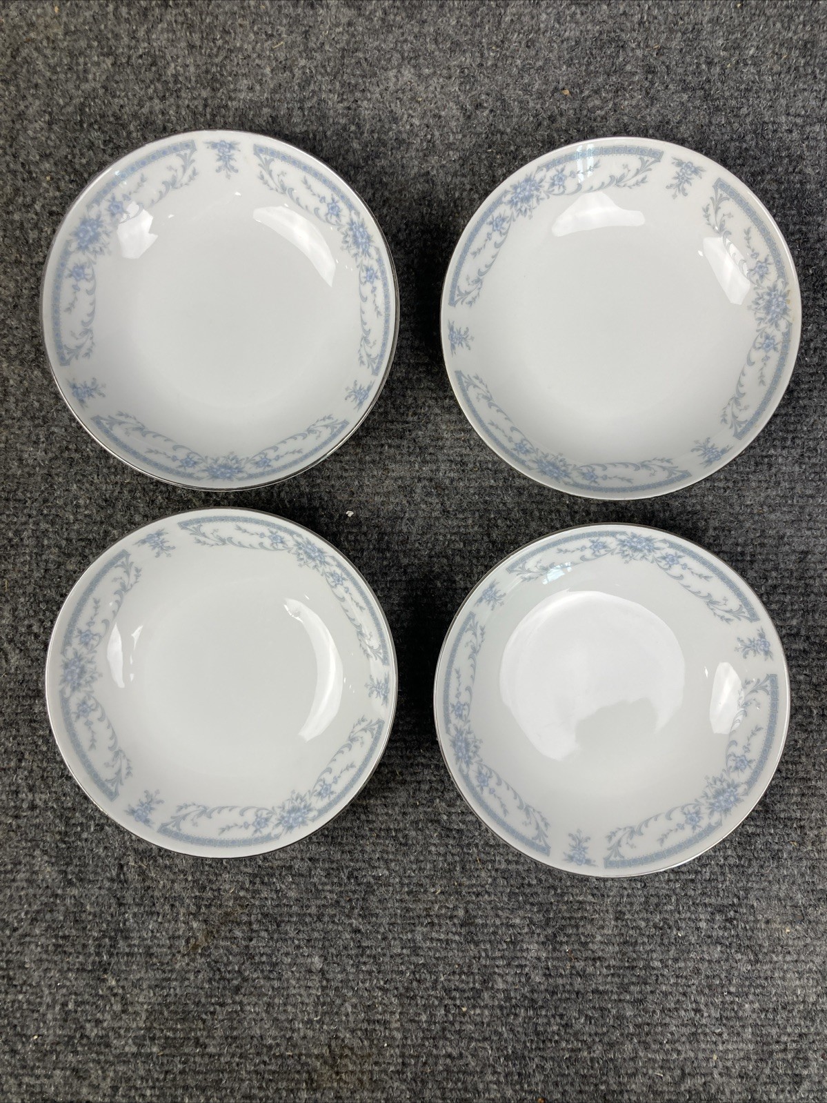 Set of 4 Sheffield Blue Whisper Porcelain China 5 1/2″ Cereal Berry Bowls Japan
