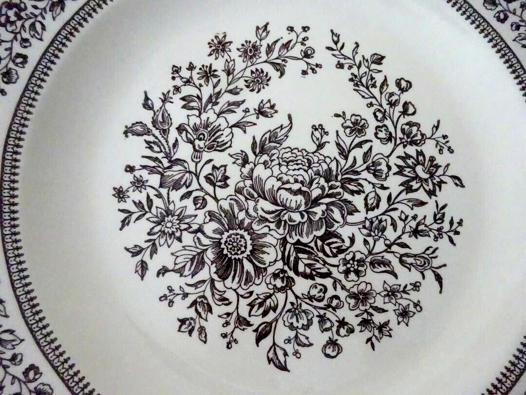 **SUSSEX 11 ½” ROUND PLATTER ROYAL CHINA-US13-G