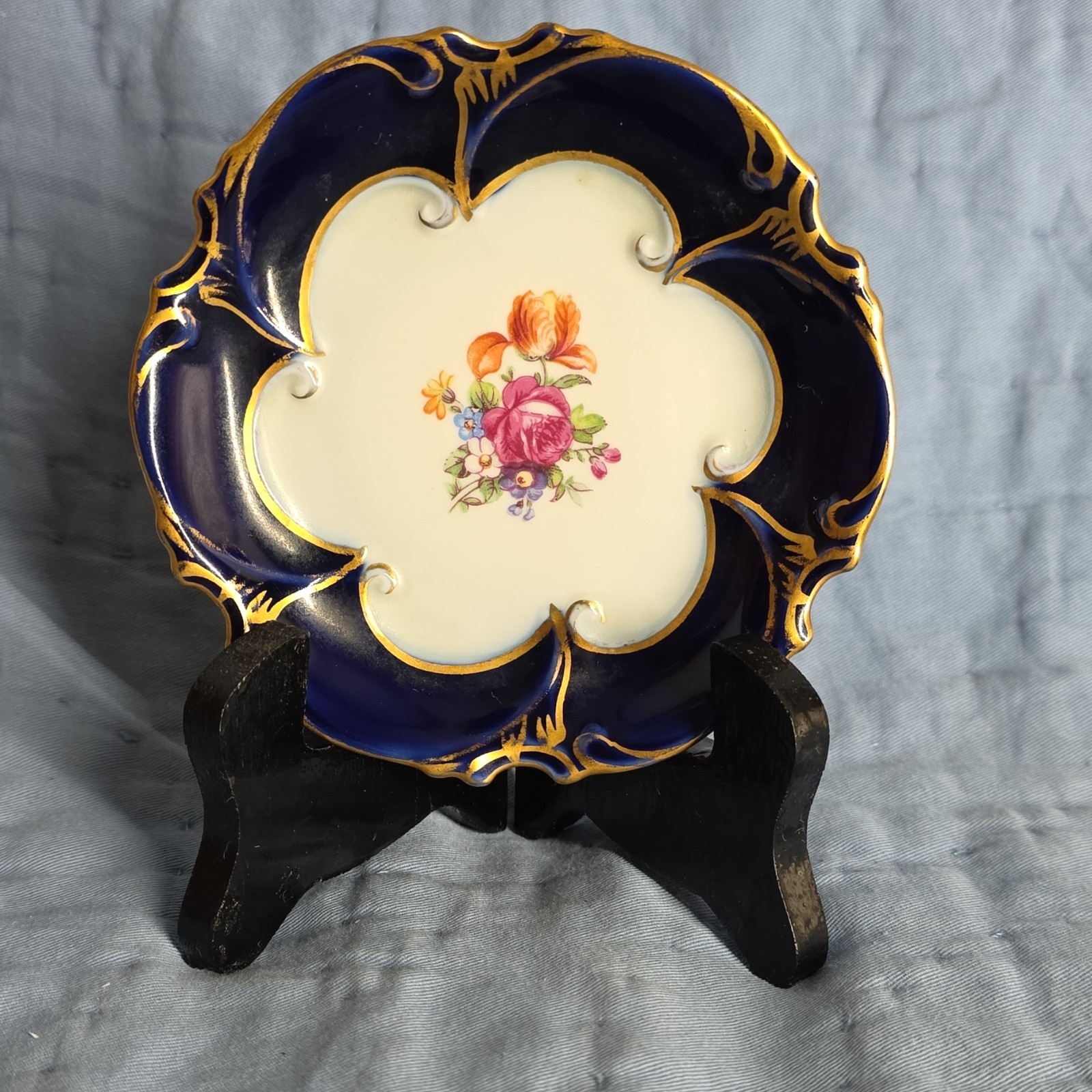 Echt Kobalt Blue & White Gold Rim Floral Porcelain Round Plate, Glossy Finish