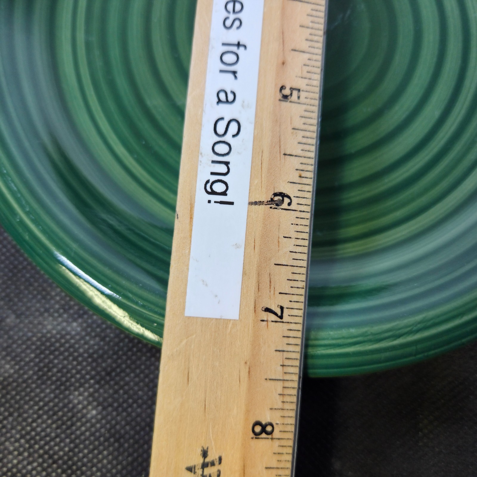 HOLIDAY Set of 4 Brylane Home Pottery Green Swirl Salad Appetizer Plates 7 1/4″