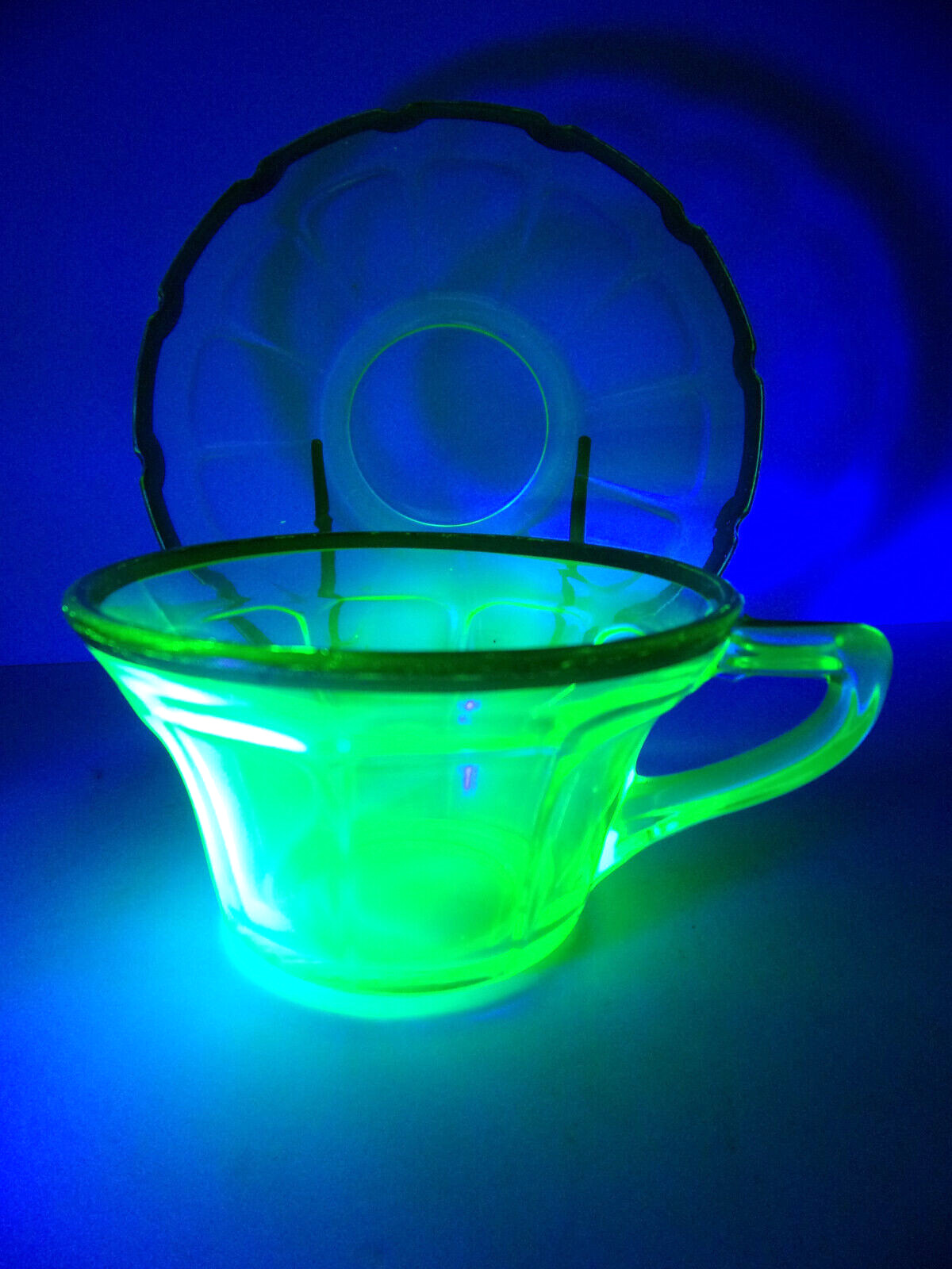 Set of Four Uranium Glass Diamond Glass Co Victory Green Cup Saucer Gold Trim