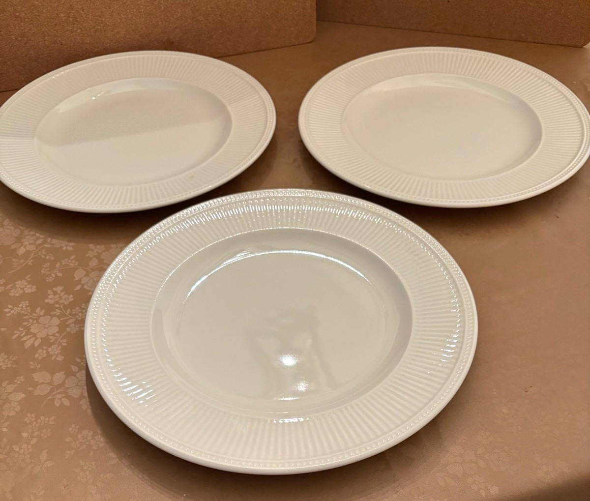 WEDGWOOD * WINDSOR * (3) Dinner Plates / WHITE IVORY – SET (s) of 3 PLATE – DOTS