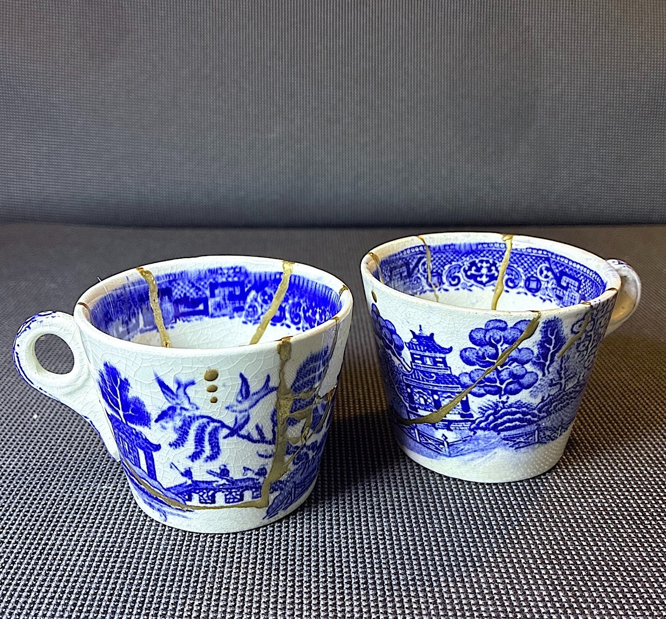 KINTSUGI WABI JAPANESE BLUE WILLOW ANTIQUE PORCELAIN 1910 SET OF 2 CUP HAND MADE