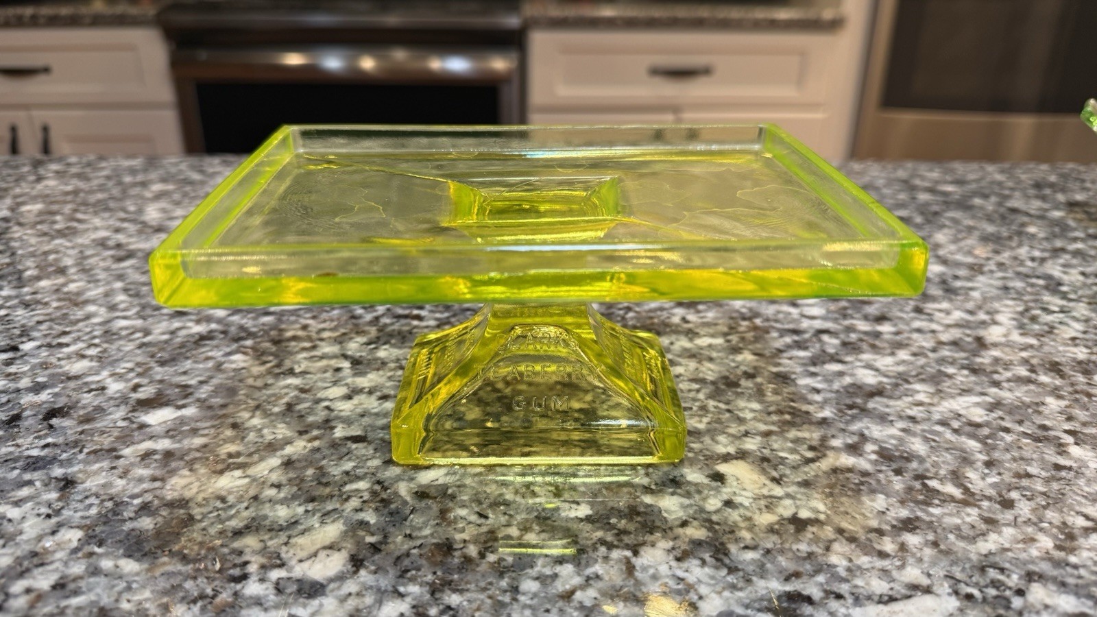 1900s CLARKS TEABERRY VASELINE URANIUM GLASS-GUM DISPLAY STAND