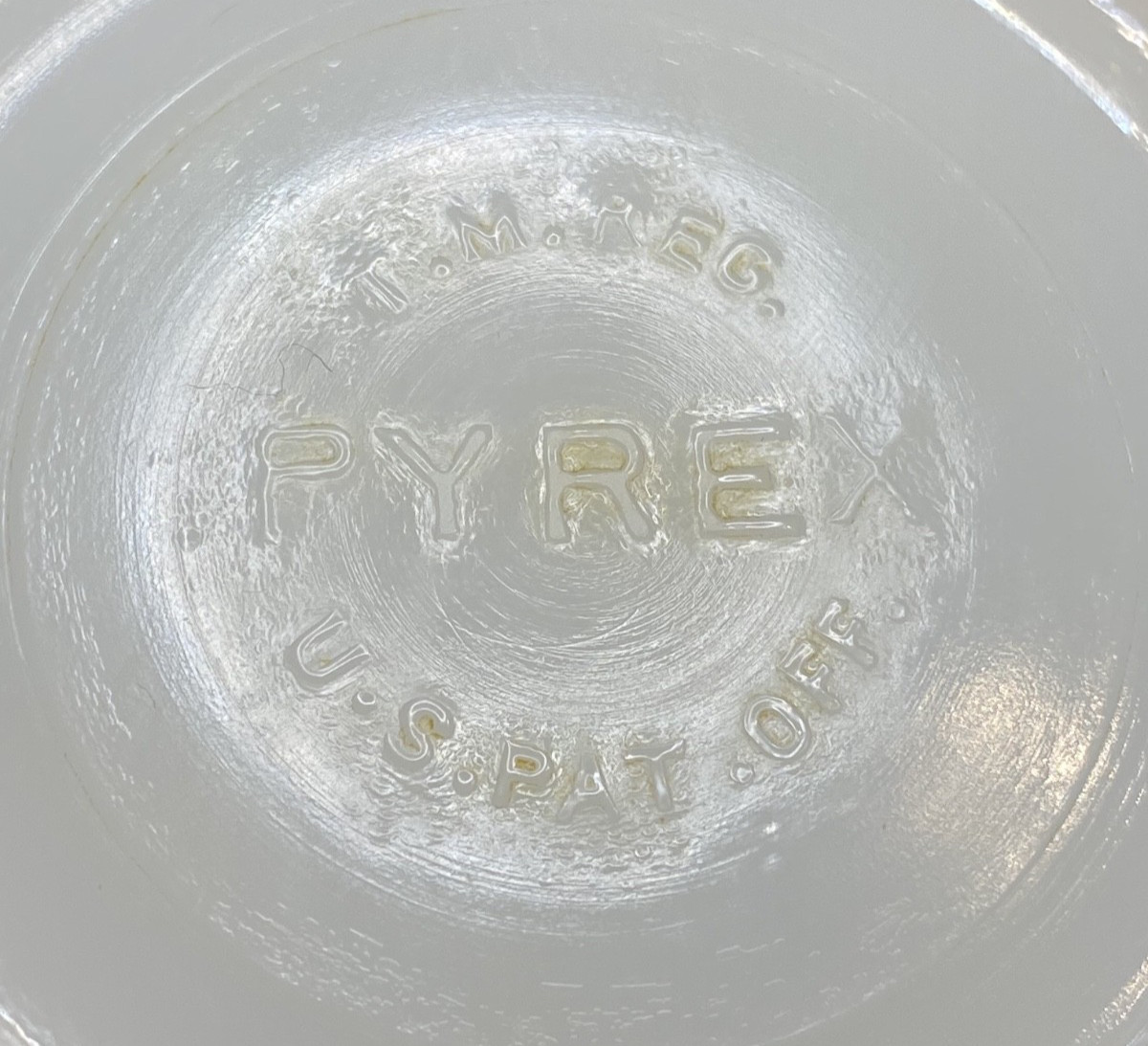 Vintage Pyrex Red 1-1/2 Quart Mixing/Nesting Bowl “No Number” (402) 1940’s