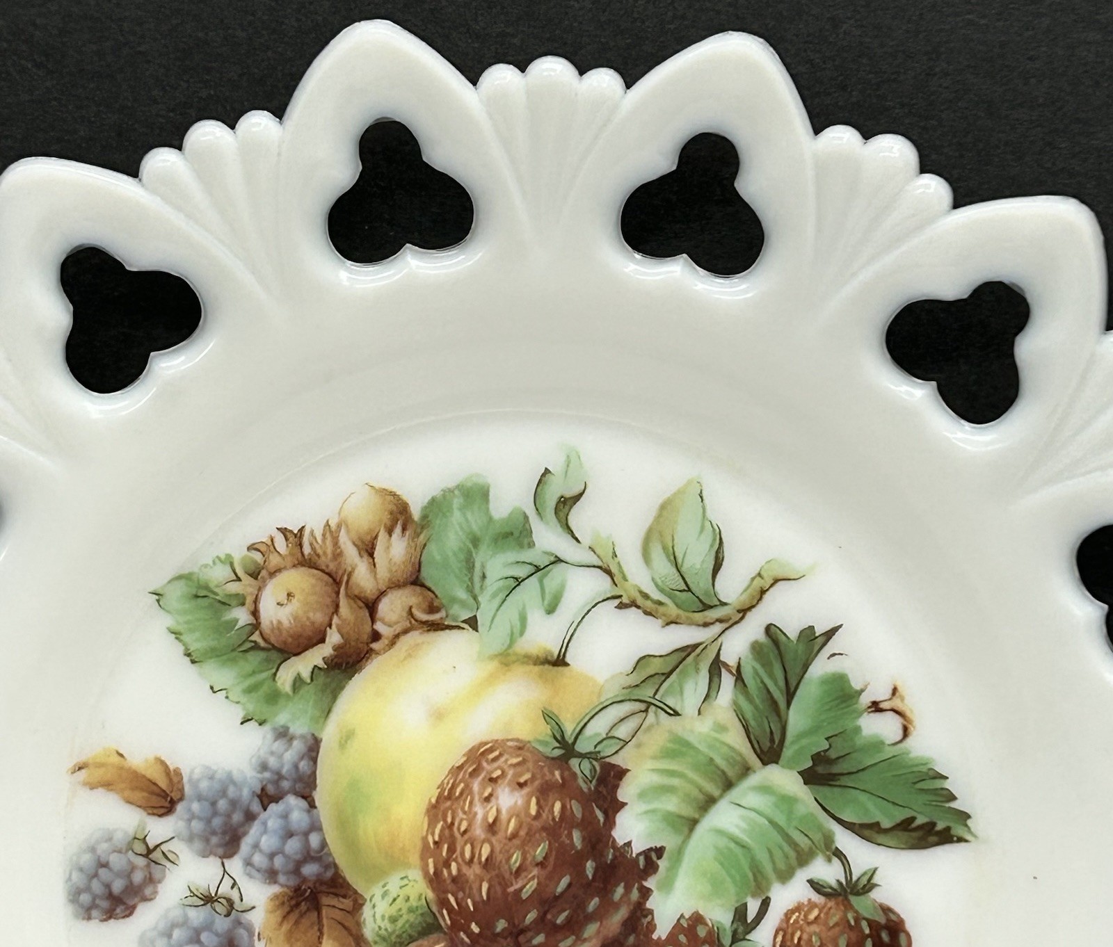 Kemple Milk Glass Plate “Shell & Club” Open Lace Border with Fruit Transfer VTG