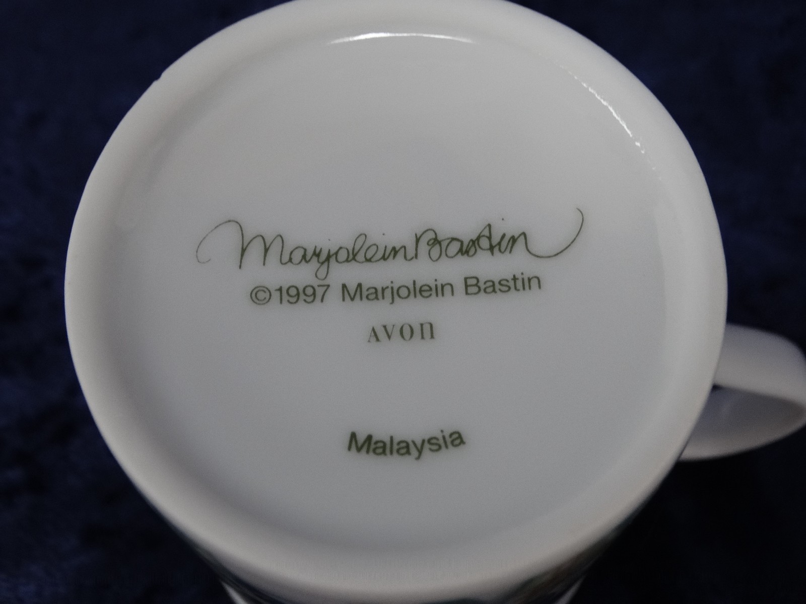 1997 Marjolein Bastin Avon Cornflowers Butterflies Ladybugs Coffee/Tea Mug 4″h