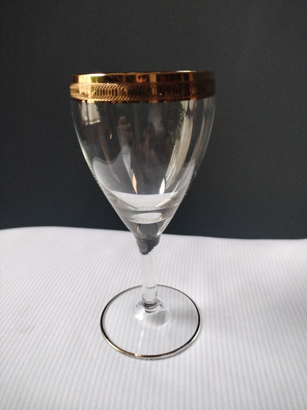 Gold Trim Crystal Goblet Wine Glass 5″5×2″5 high Set Of 4 See Picture