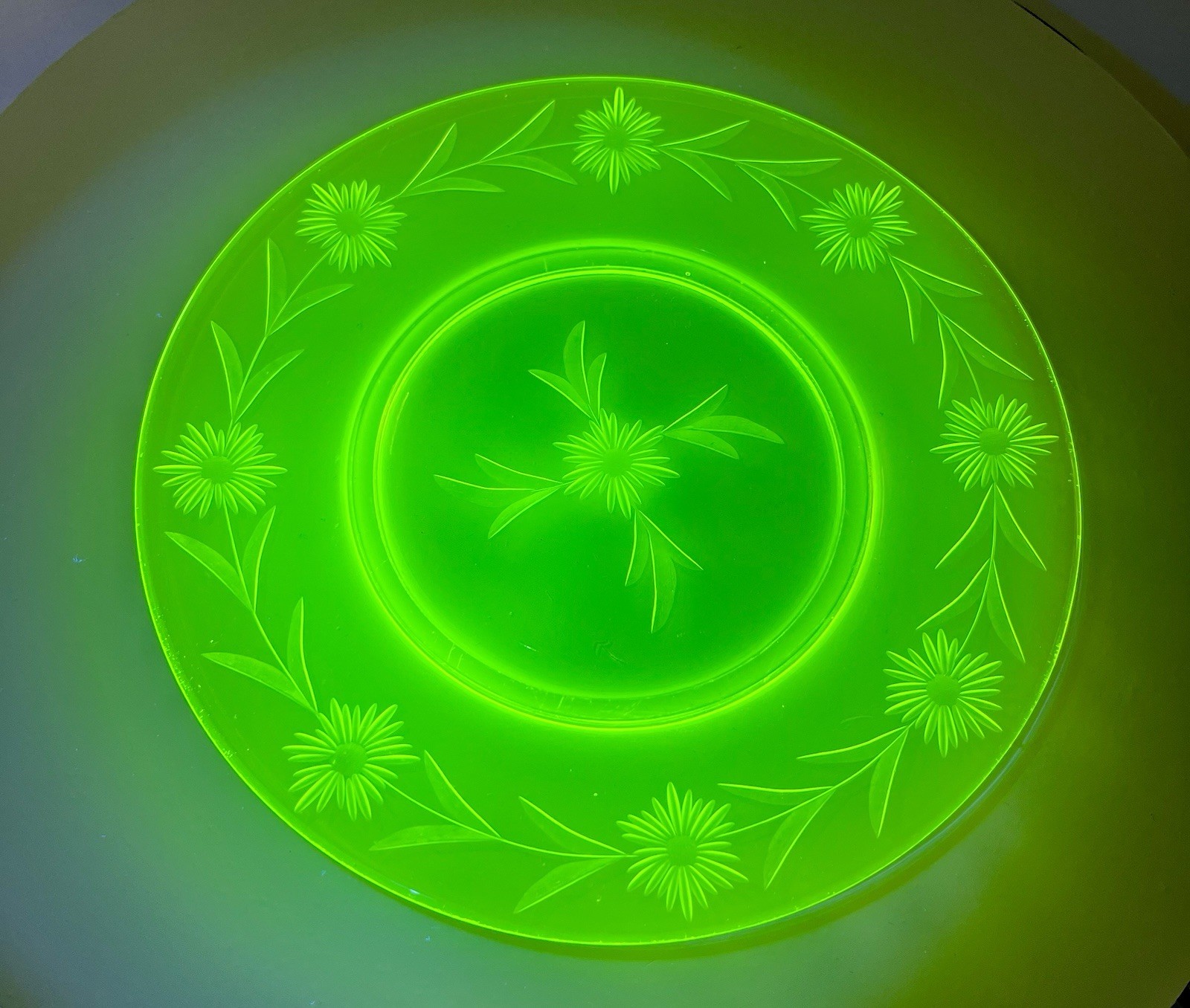 GLOWS Uranium Vaseline Glass Depression Yellow Plate EUC Retro Dish Etched 8”