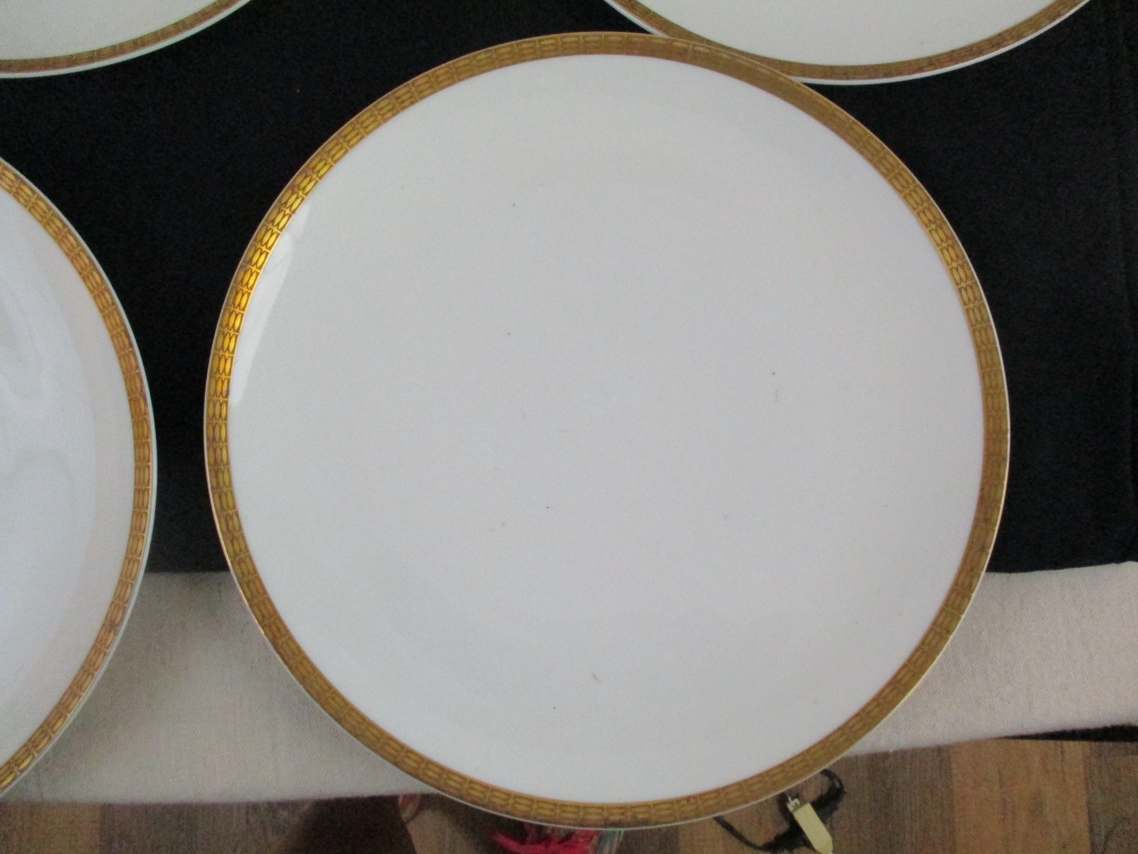 4 Vtg Gourmet’s Bavarian China Golden Elegance 10″ Plate White Gold Band Germany