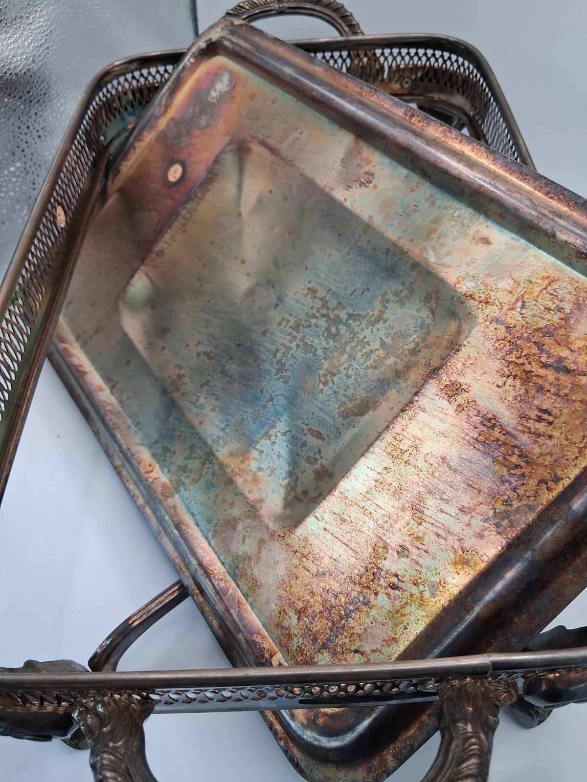 Covered Casserole Dish Stand