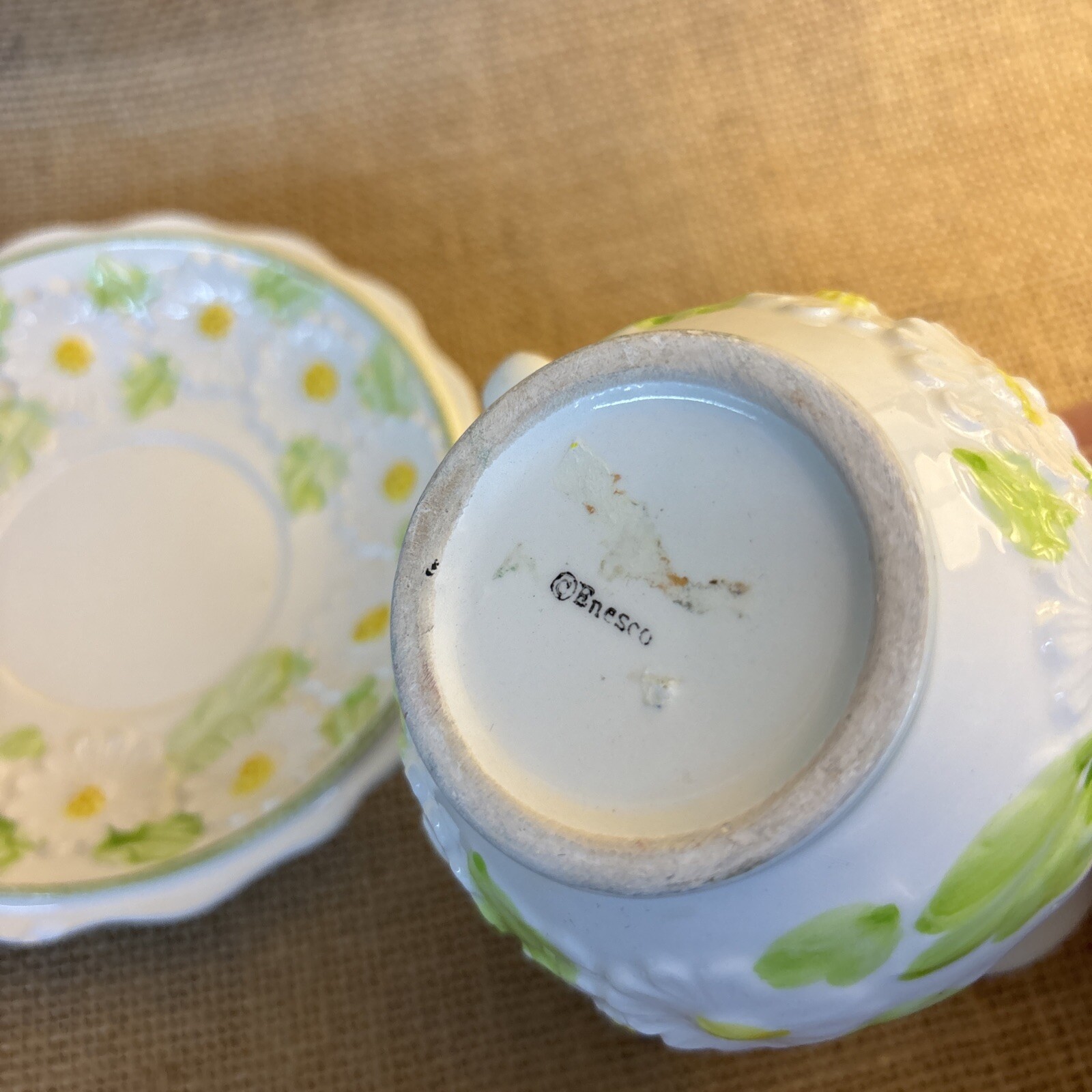 Vintage Enesco Daisy Small Pitcher / Creamer & Saucer – 4 1/2″ MCM Floral Spring