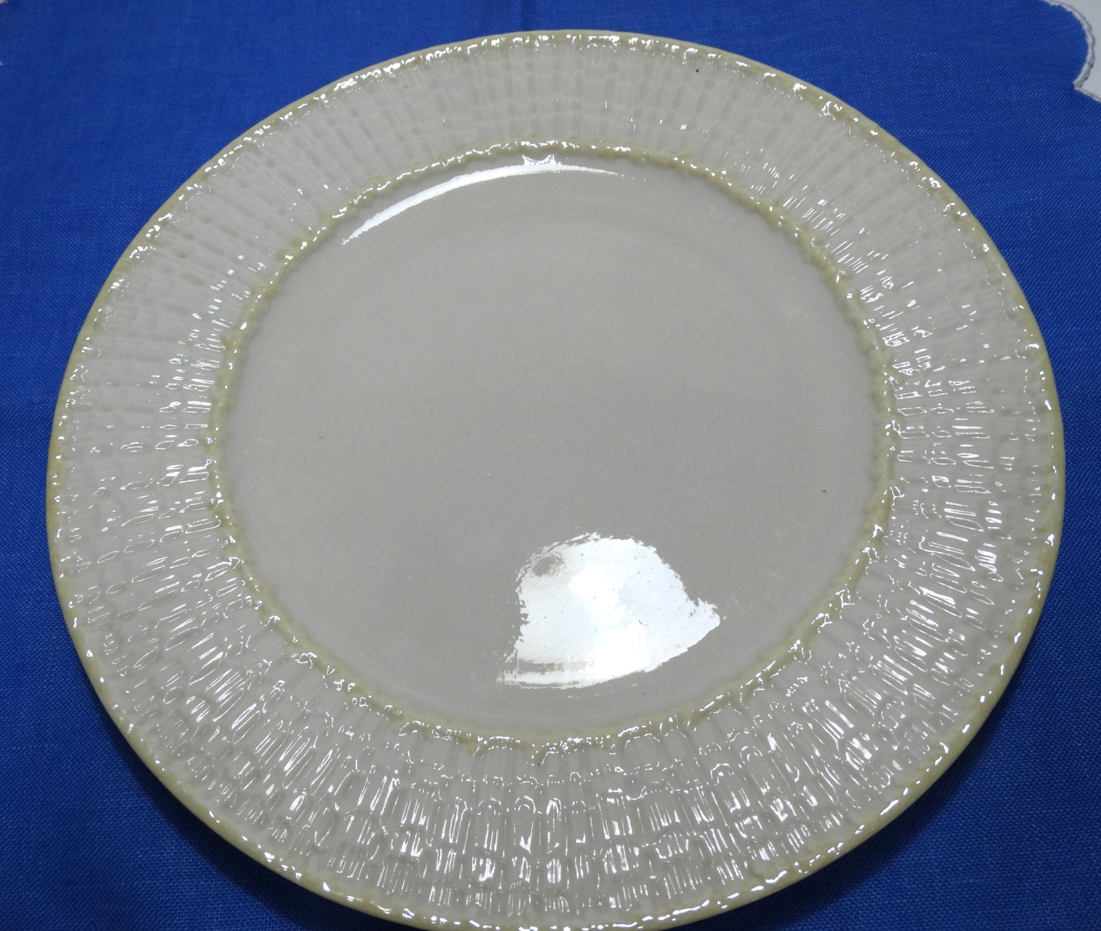 Belleek Limpet Yellow Dinner Plate 10 5/8’ 5th. Green Mark 1955-1965