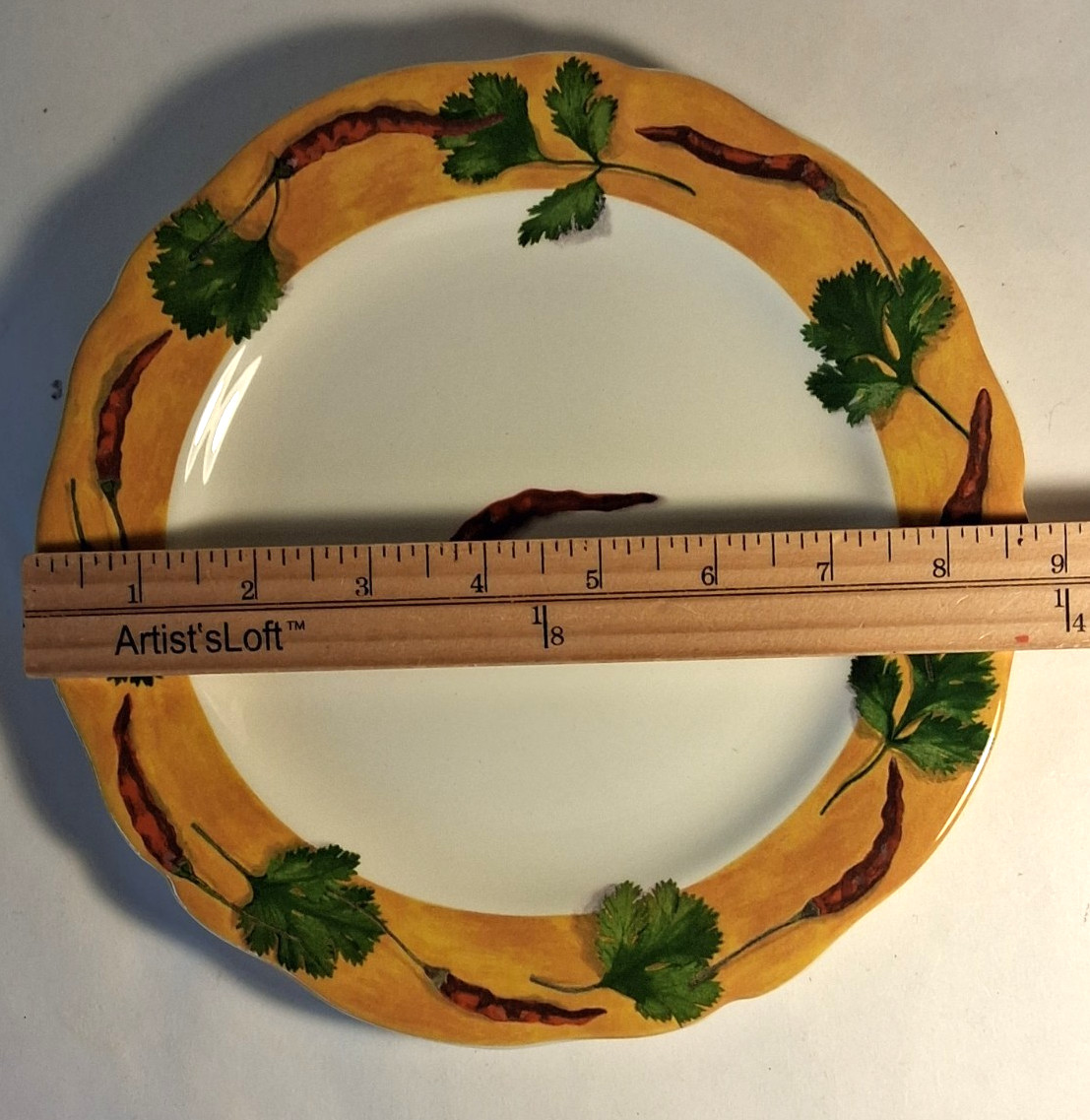 Gien France Poivre Et Sel Red Pepper Design 8 3/4″ Salad Plate Scalloped Edge