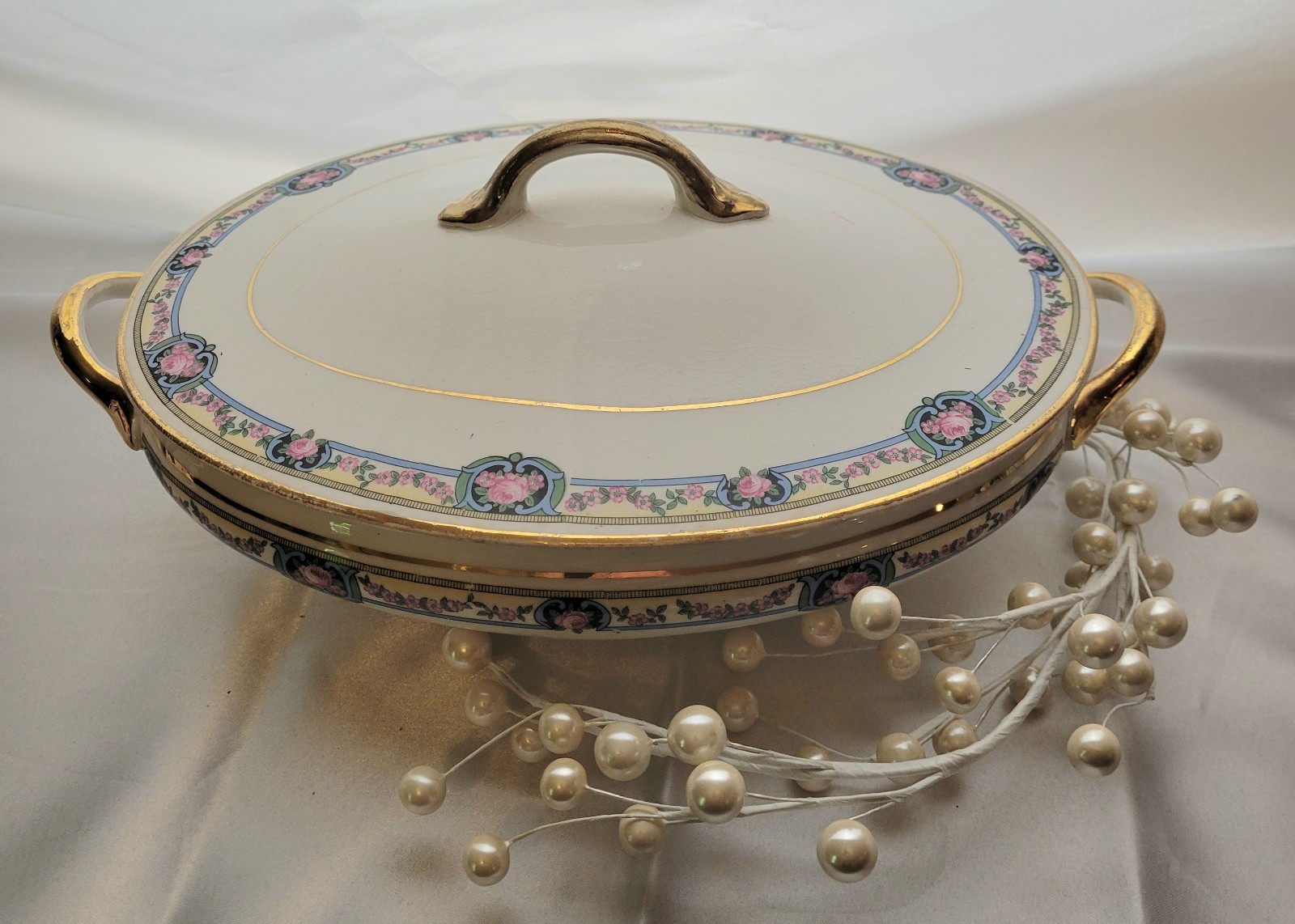 Vtg Royal China International Covered Casserole W/Pink Rose Garland Blue Scroll