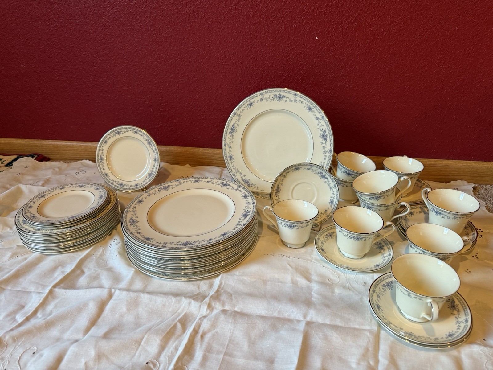 43 Piece Estate Set Bellemeade by MINTON Dinner Set; Plates, Tea Cups, Saucers