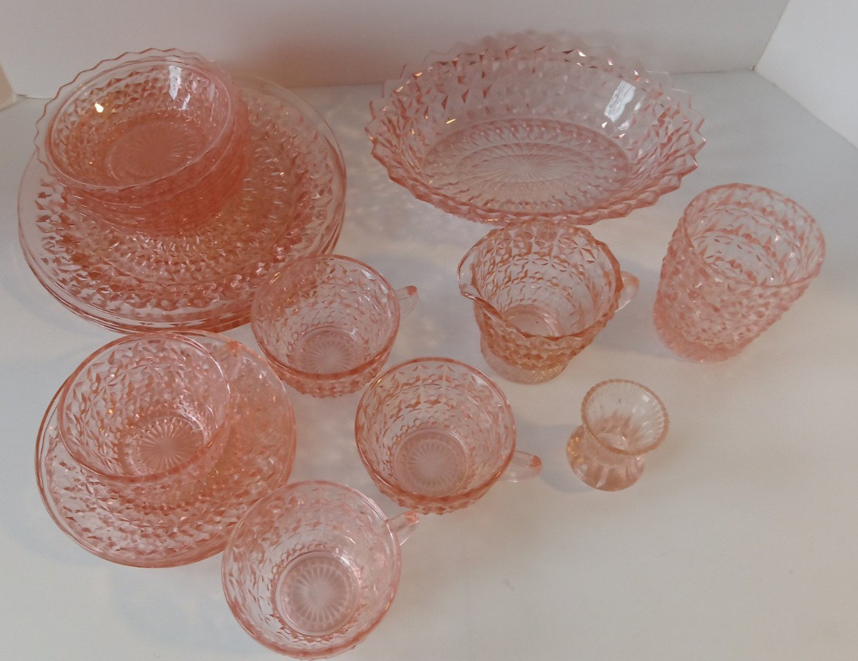 Jeannette Pink Depression Glass Holiday Buttons and Bows 19 Piece Set