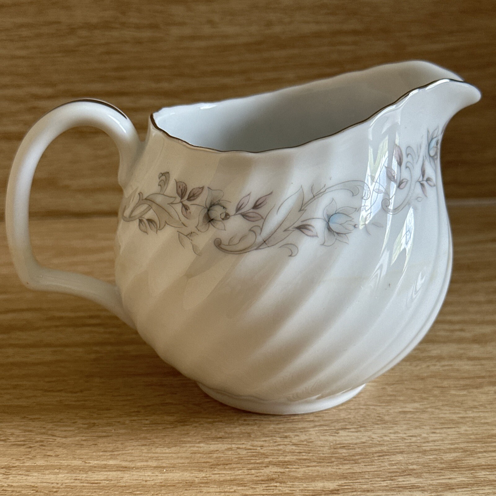 Mikasa Monte Carlo dainty Creamer 470 VTG Mikasa 1994-1997 JAPAN blue flowers