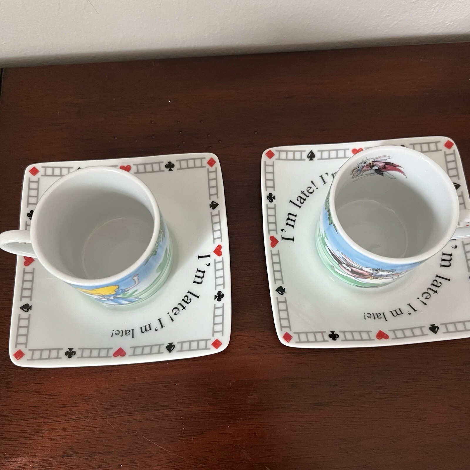 2010 Rare Alice In Wonderland Cafe-2 Teacups & 2 Saucers-England By Paul Cardew