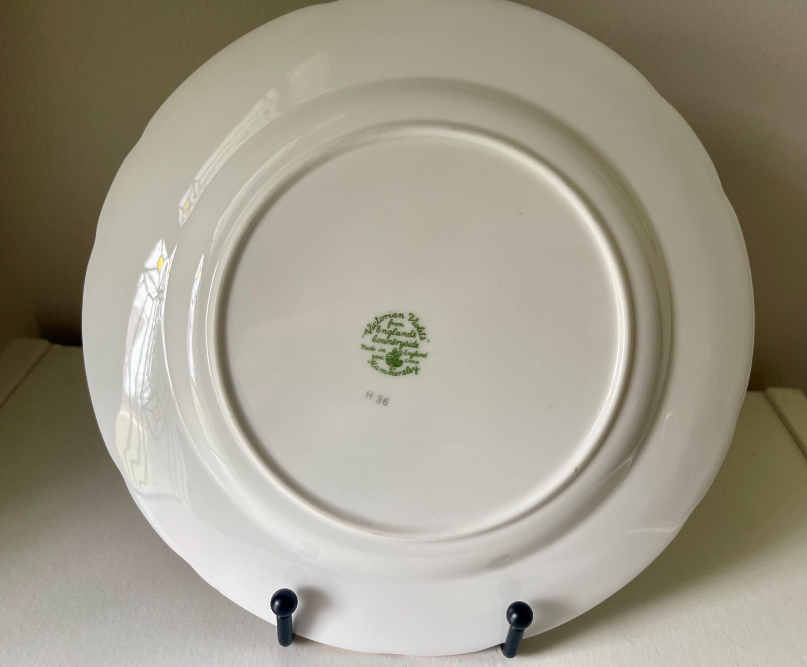 Hammersley Victorian Violets Bone China 8″ Salad Dessert Plate England Gold Trim