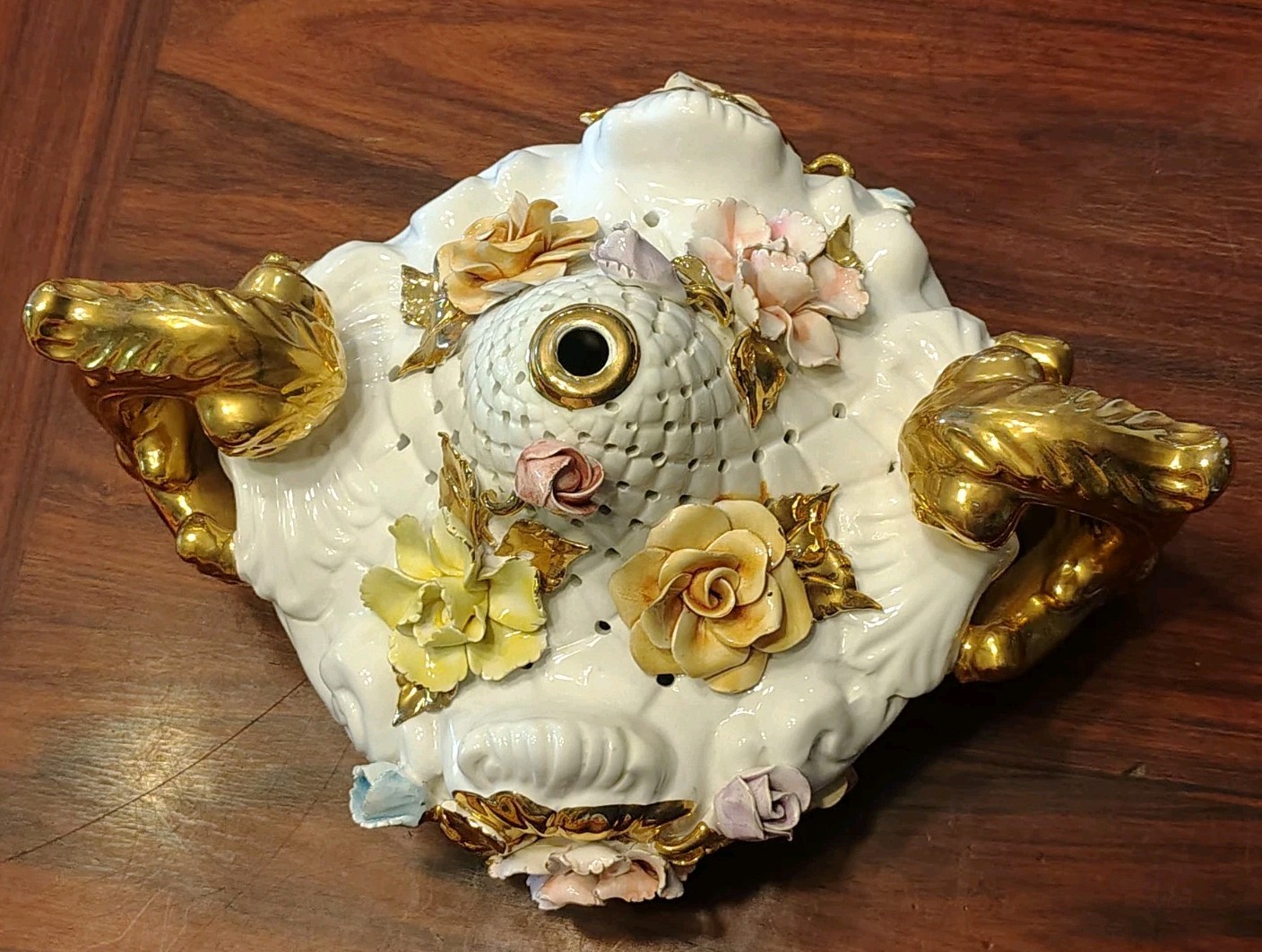 Capodimonte Style Centerpiece