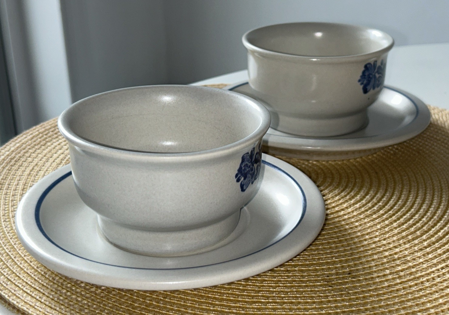 VTG Pfaltzgraff Yorktowne Stoneware Mugs Coffee Tea Soup Cups & Saucers (2) EUC