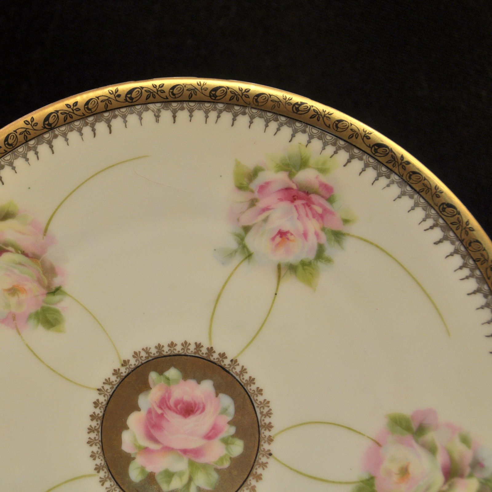 PM Moschendorf Bavaria Plate 8 3/4″ Roses w/Gold w/Black Scrollwork 1895-1910