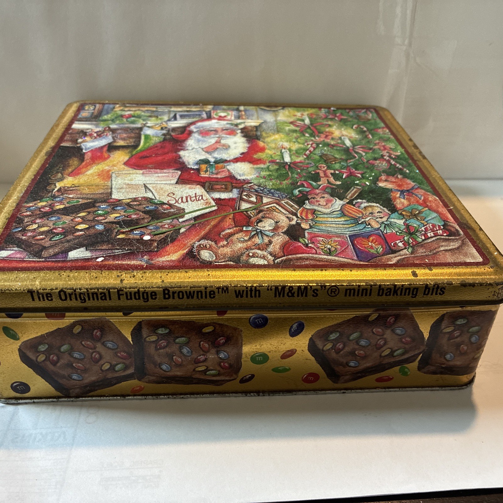 Villeroy & Boch NAIF Christmas Dinner Plate with Stand in Rare M&M Brownie Tin!