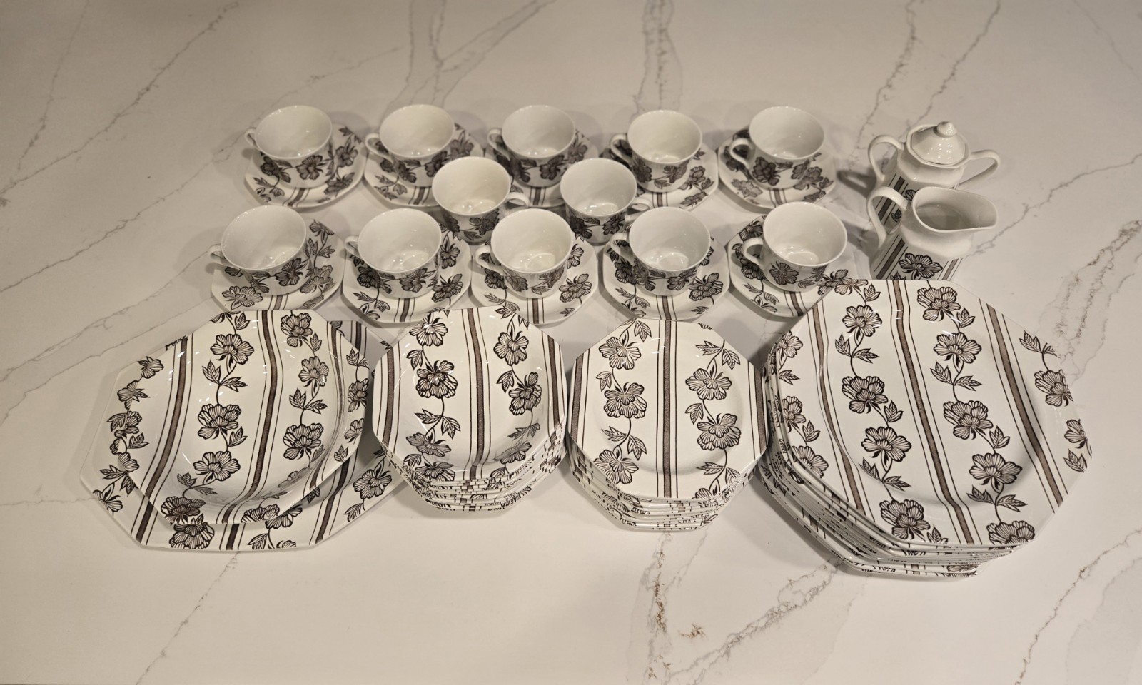 J&G Meakin Royal Staffordshire Lotus Ironstone dinnerware, Place Setting For 12