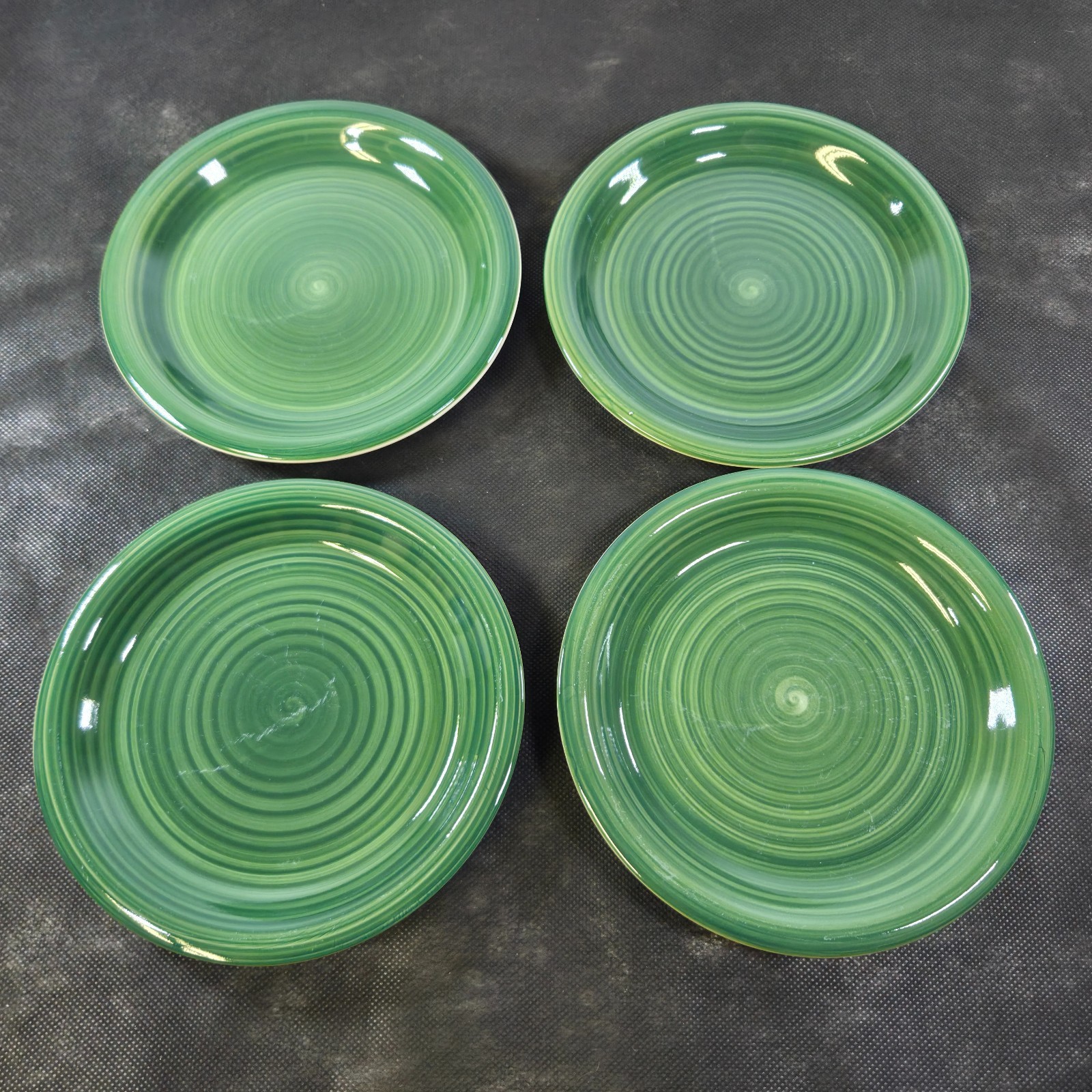 HOLIDAY Set of 4 Brylane Home Pottery Green Swirl Salad Appetizer Plates 7 1/4″