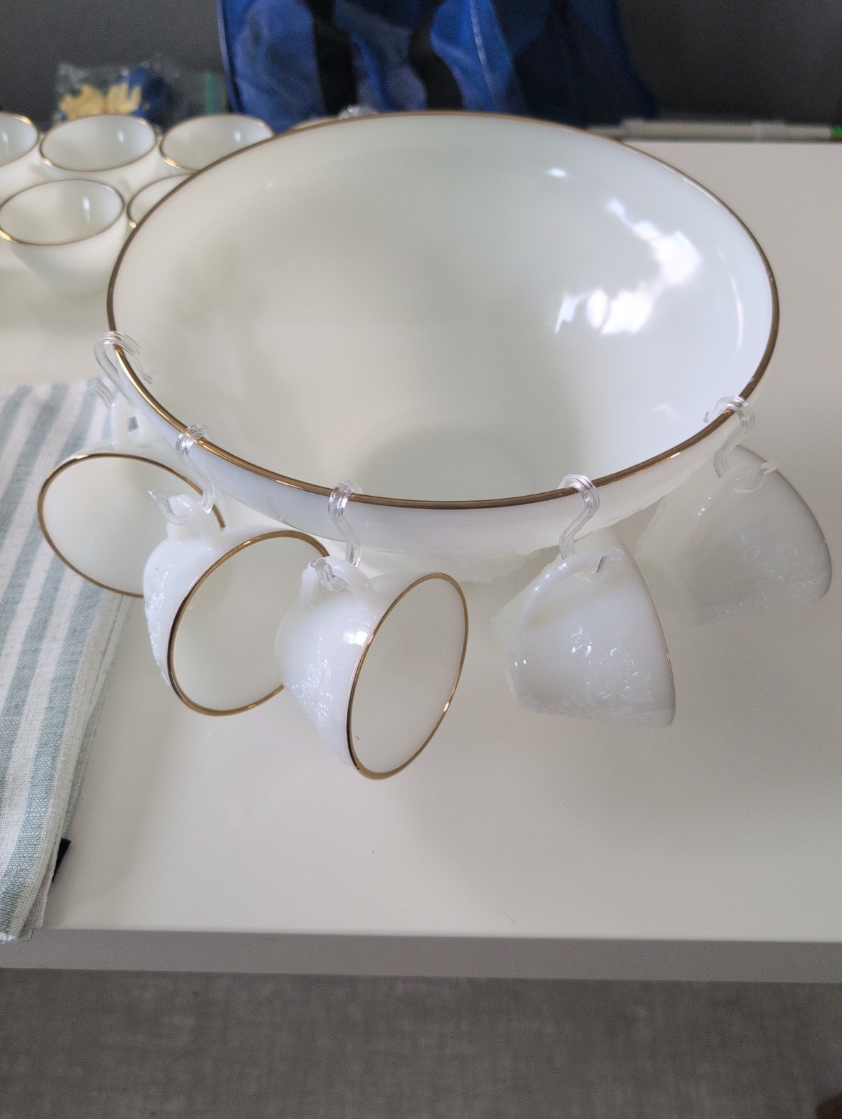 Vtg Anchor Hocking Milk Glass Punch Bowl White Opaque Grapevine Leaf 12 Cups …