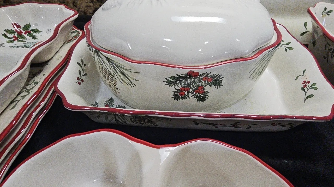 EUC Better Homes & Gardens WINTER FOREST Serving Set 15 Pieces