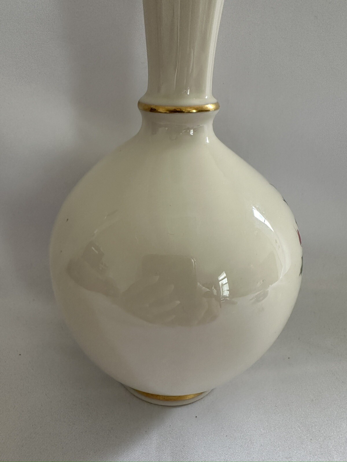 Lenox Holly Berry Fluted Round Bud Vase w/24kt Gold Trim 8” Holiday Christmas