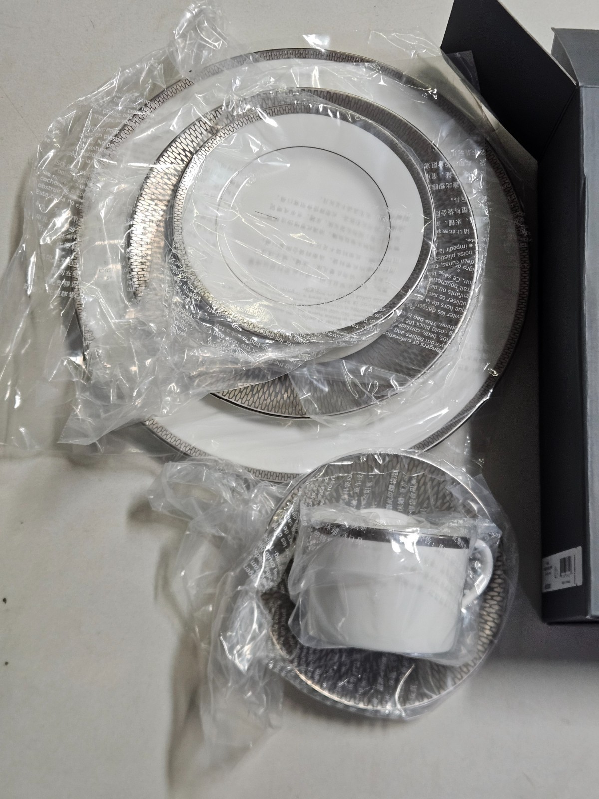 Waterford Aras Place Setting Platinum Fine Bone China