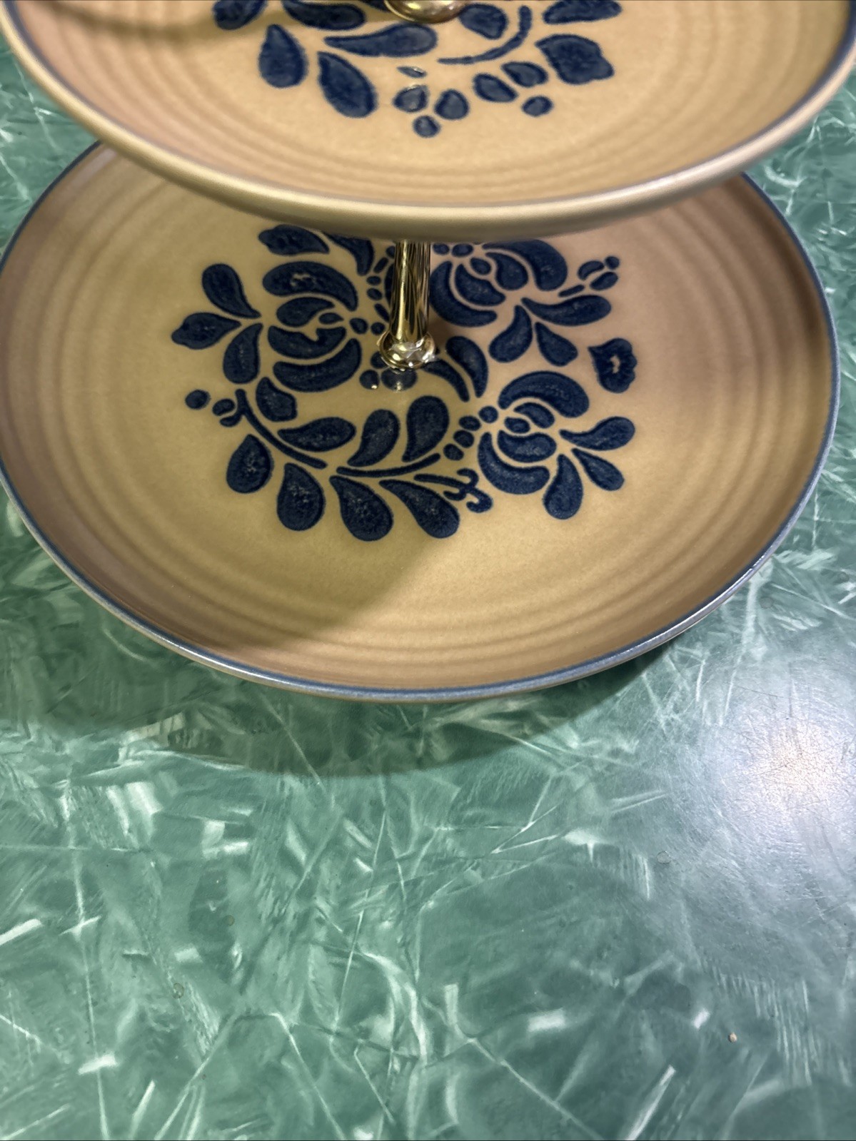 PFALTZGRAFF FOLK ART 2 TIERED SERVING TRAY COLLECTORS EDITION 2001 11″ EXCELLENT