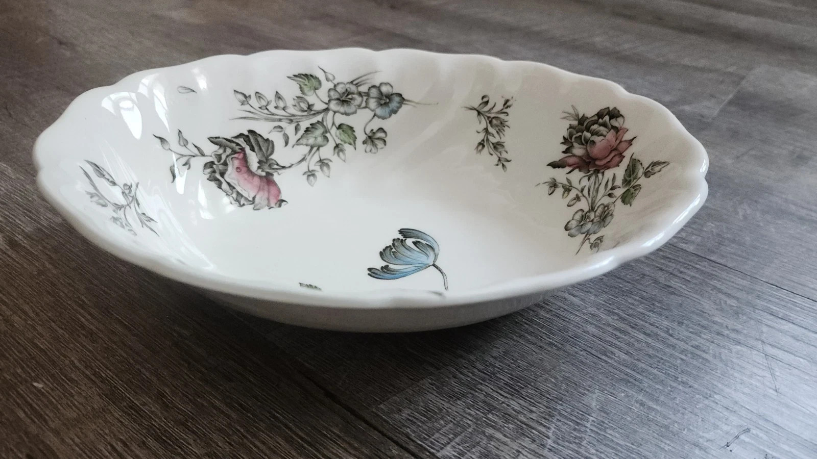 Johnson Brothers Day in June 8 3/4″ x 7″ Oval Serving bowl England