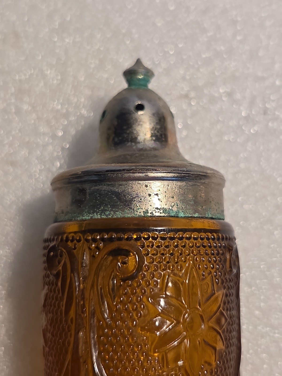 Vintage Indiana Glass Amber Salt & Pepper Shakers With A Tiara Bud Vase