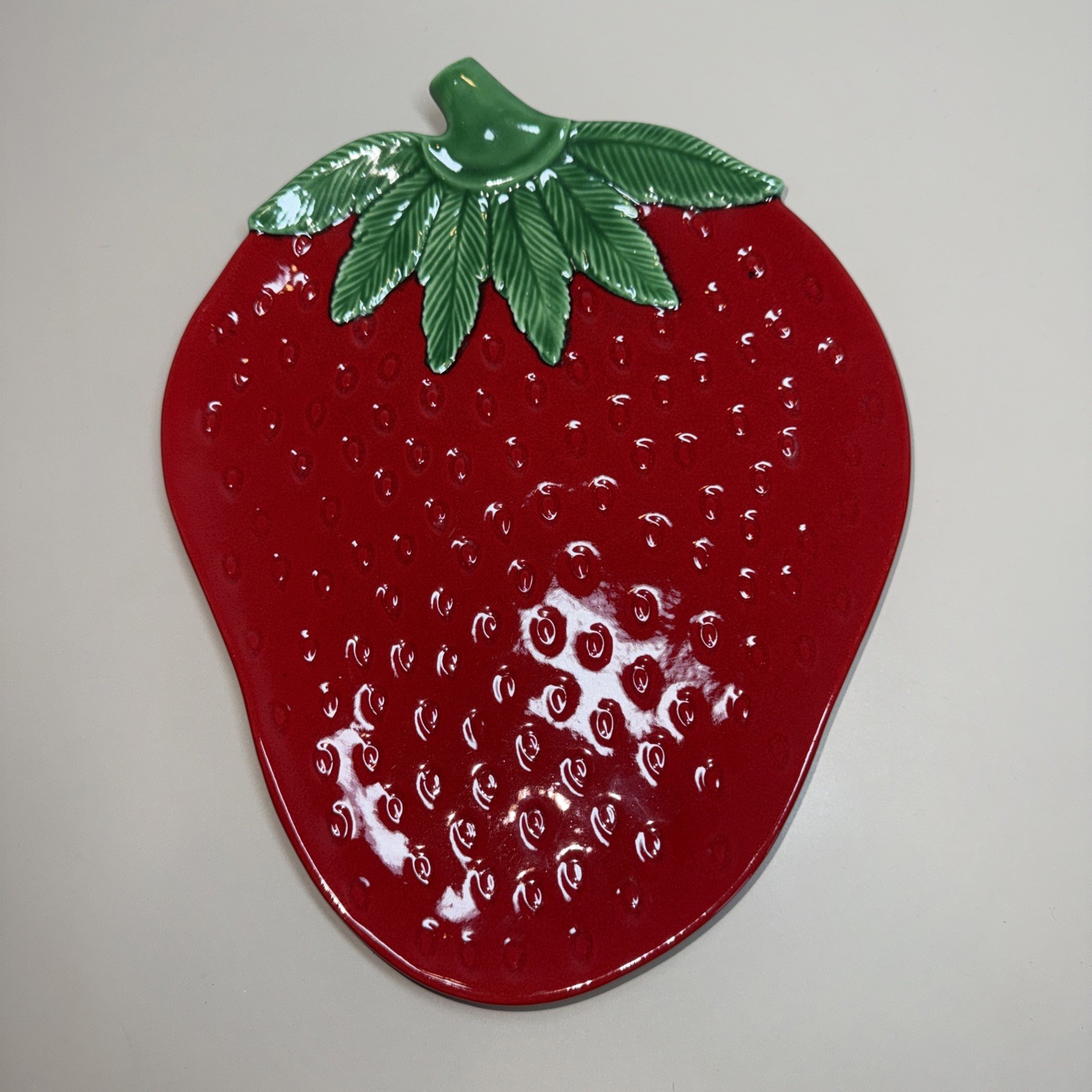 CERAMIC STRAWBERRY Plate PLATTER 1970 VINTAGE