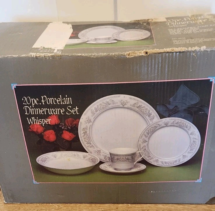 Vtg Sheffield BLUE WHISPER Porcelain Dinnerware Service for 4 Plates, Bowls NEW