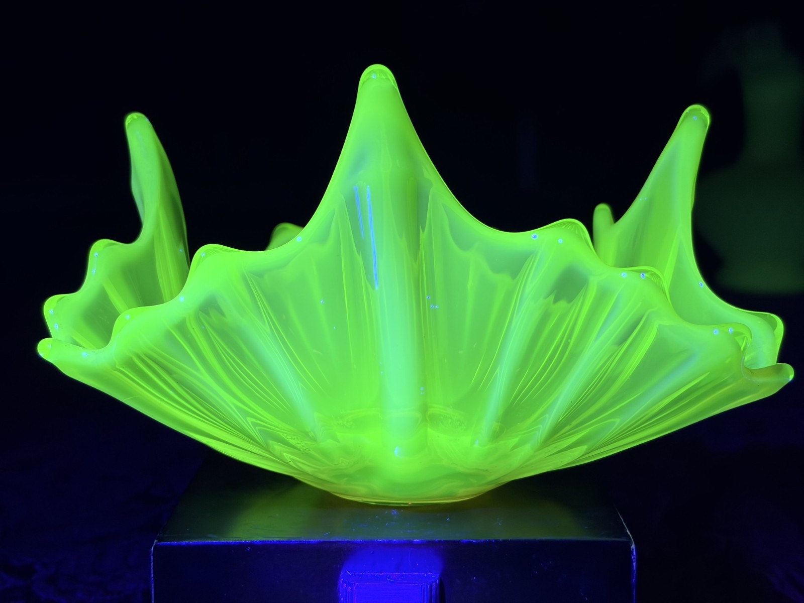 Vtg Fostoria Heirloom Vaseline Opalescent Uranium Glass Handkerchief Bowl 7.5”