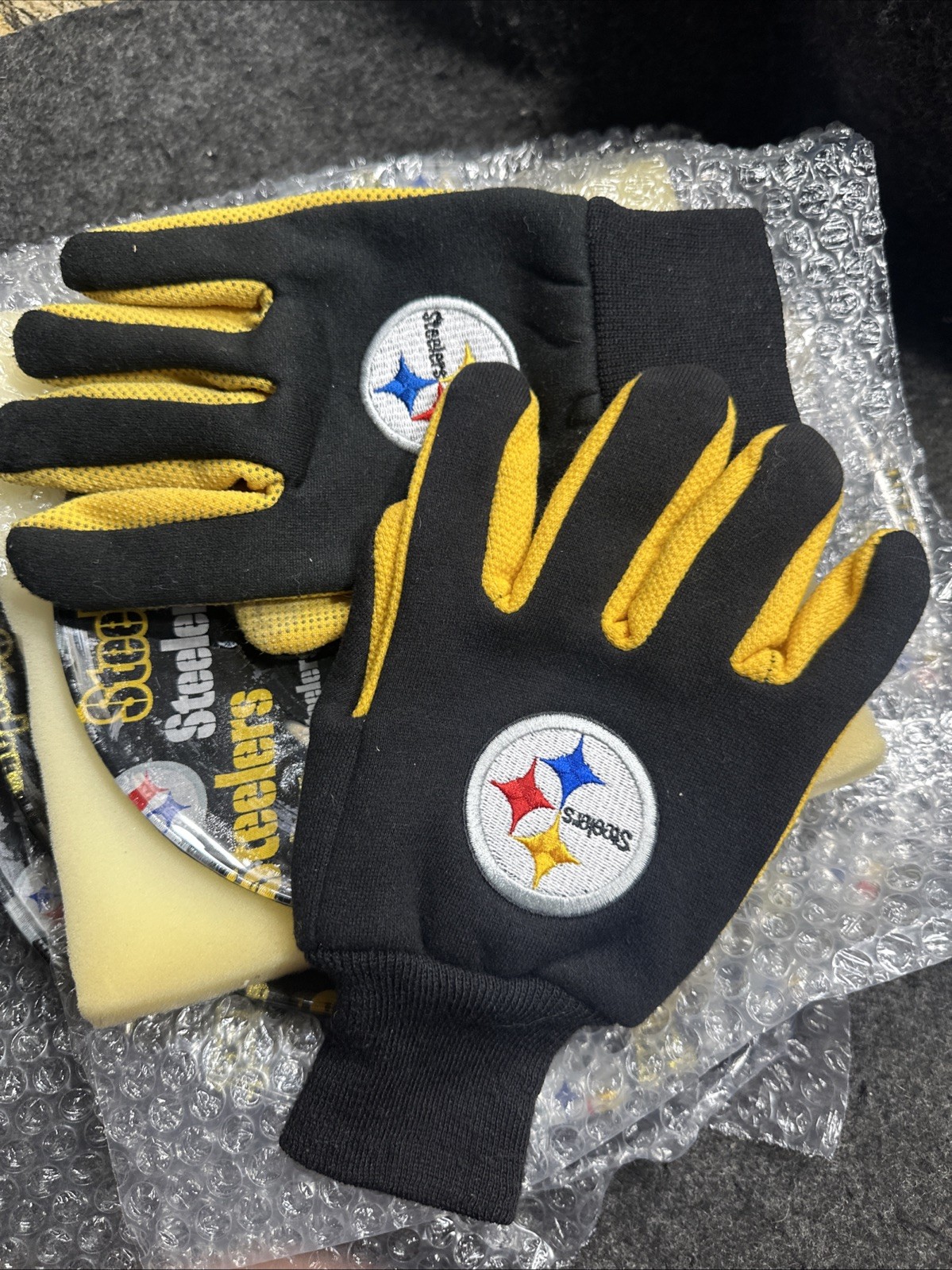 Pittsburgh Steelers lot of 3 13″ 10 and 8″ plates Advertisement & Gloves