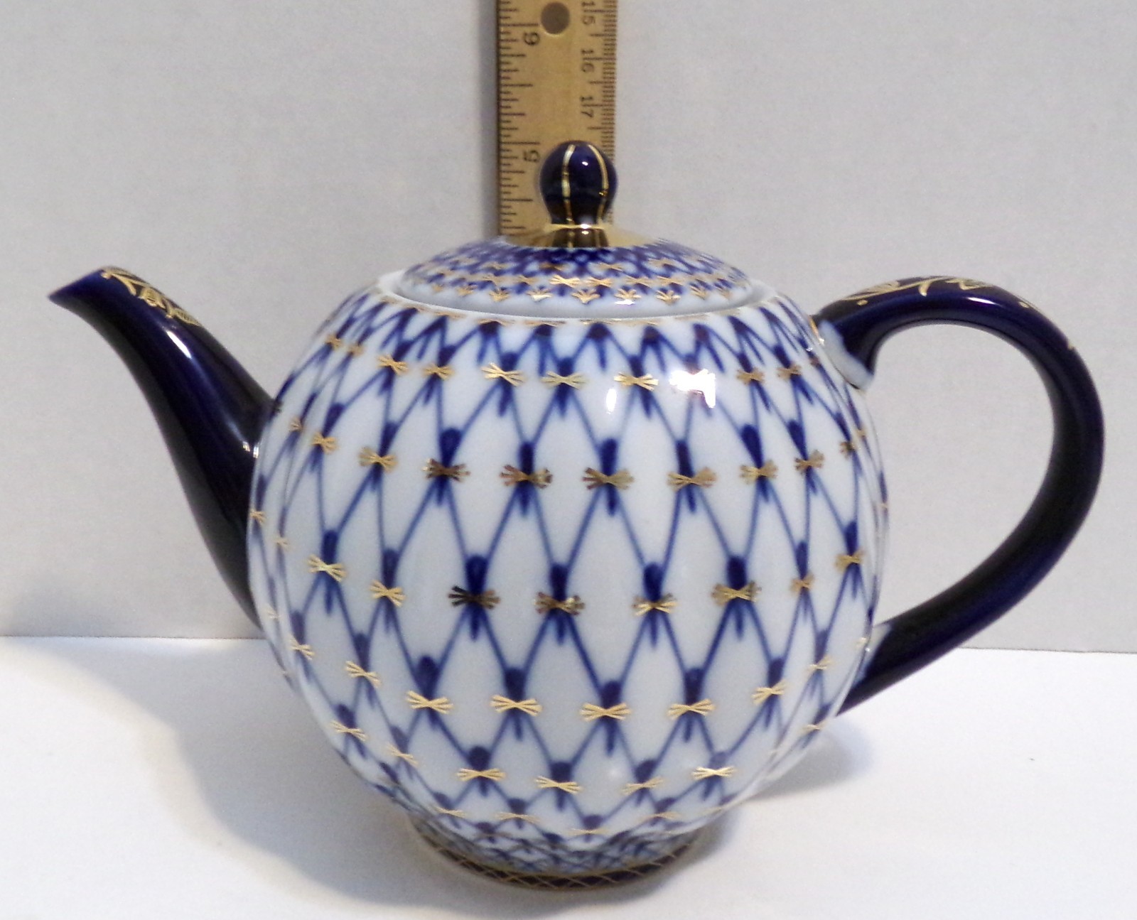 VINTAGE LOMONOSOV RUSSIAN IMPERIAL COBALT NET with GOLD PORCELAIN TEAPOT 5 1/4″