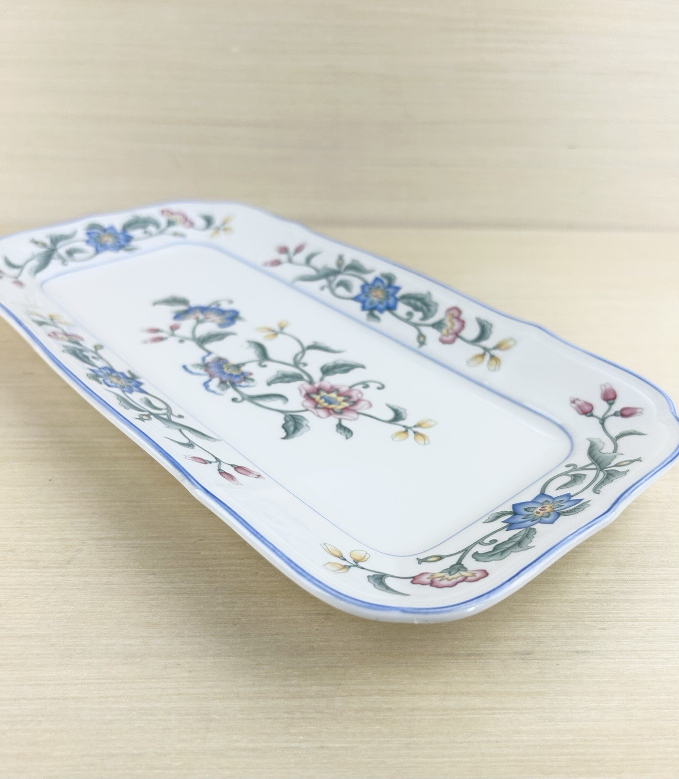 Villeroy & Boch Delia Sandwich Tray Vitro Porcelain 12 3/8 in X 6 3/8