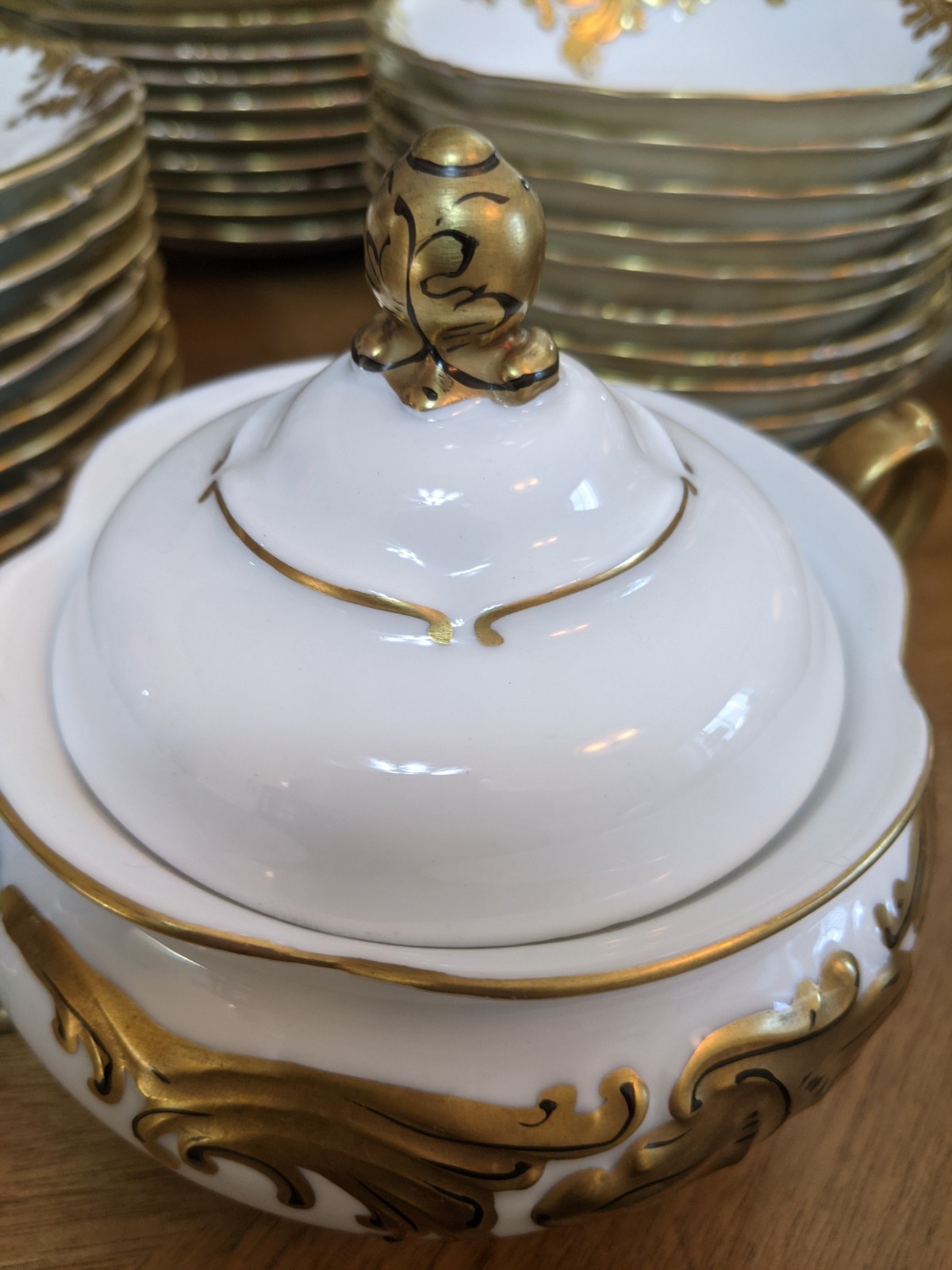 WALBRZYCH WAWEL CHINA POLAND GOLD GILDED EDGE COMPLETE SERVICE FOR 10 UNBOXED